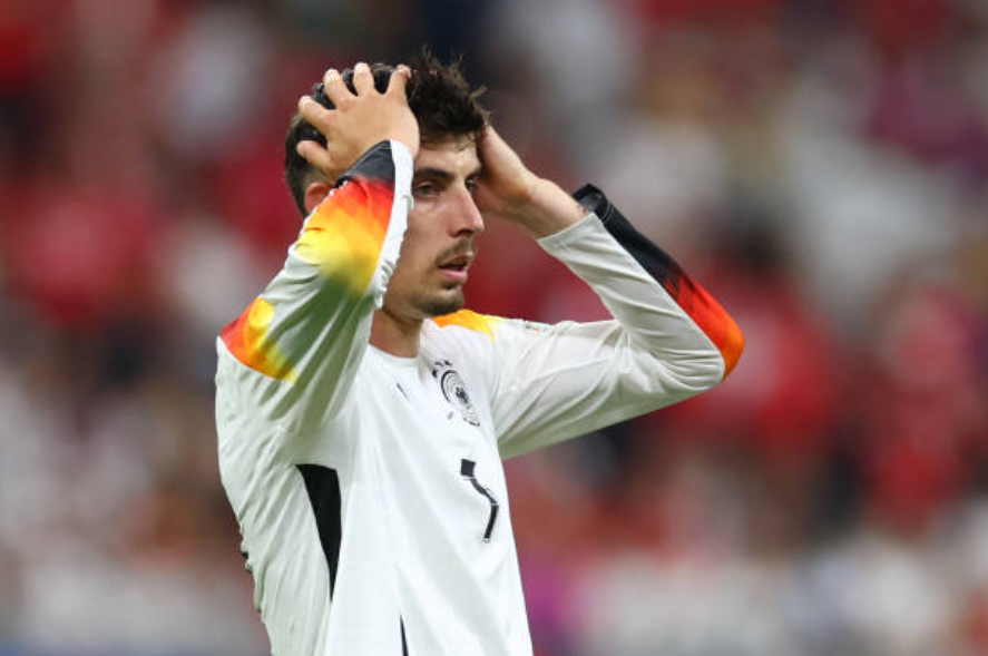 Trước 1 hàng phòng ngự gồm nhiều tên tuổi lớn đang thi đấu tại Premier League như Manuel Akanji hay Fabian Schar, Havertz không có nhiều không gian và thời gian để xử lý bóng, qua đó tỏ ra vô hại hoàn toàn.